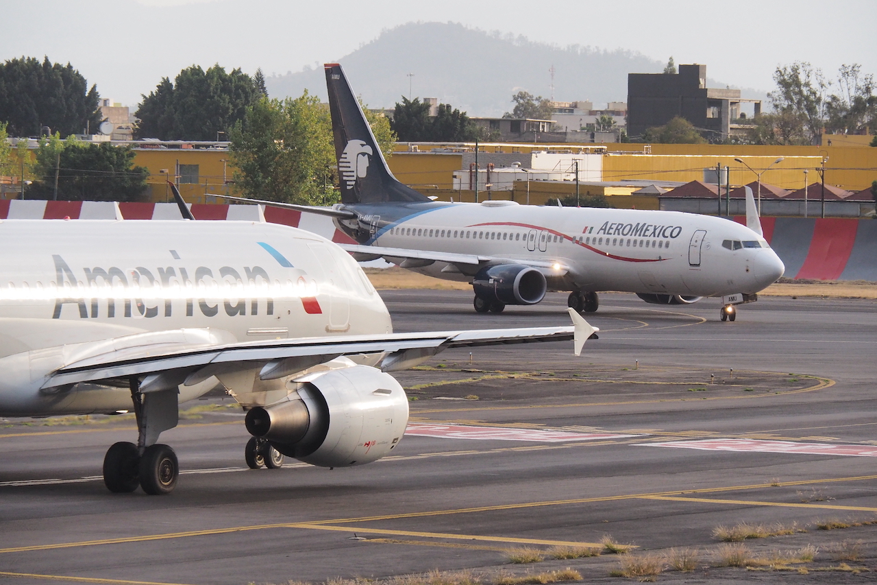 メキシコ シティ国際空港の撮影スポット 航空グッズ販売店 とおまわりの人生遠回り